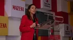 Lourdes Castañeda dando discurso